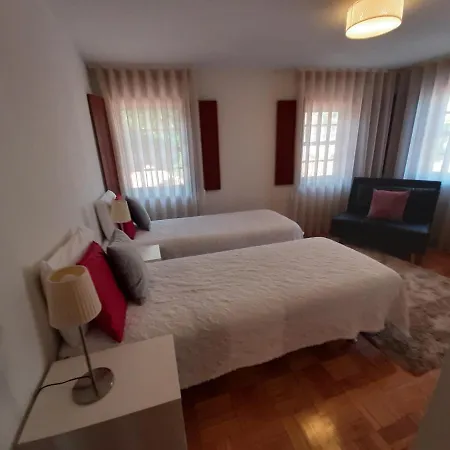 Muralha Da Barca Rnal Nº13939 Al,5848 Al, 6419 Al-chamada A Rede Movel Nacional Lägenhet Oporto